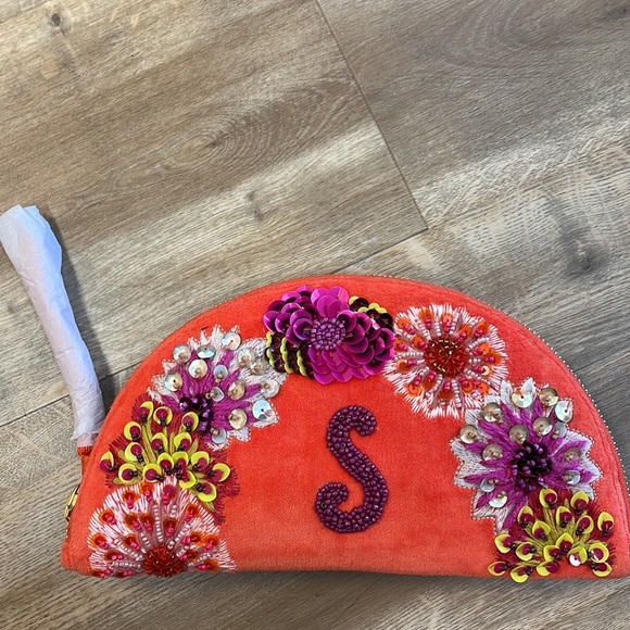 New Anthropologie Monogram Crescent Pouch!!🔥🔥🔥 - Picture 7 of 15